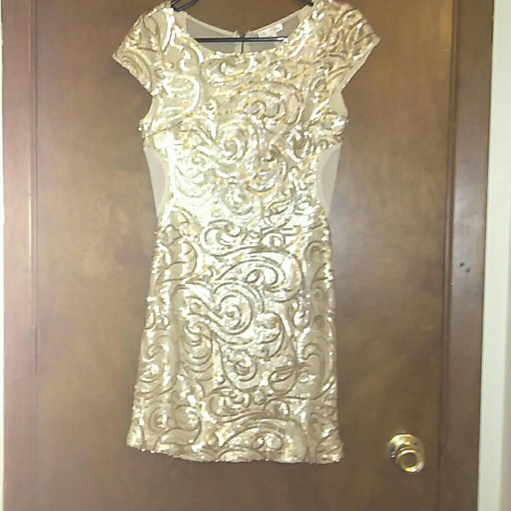 Dress - Picture 2 of 4